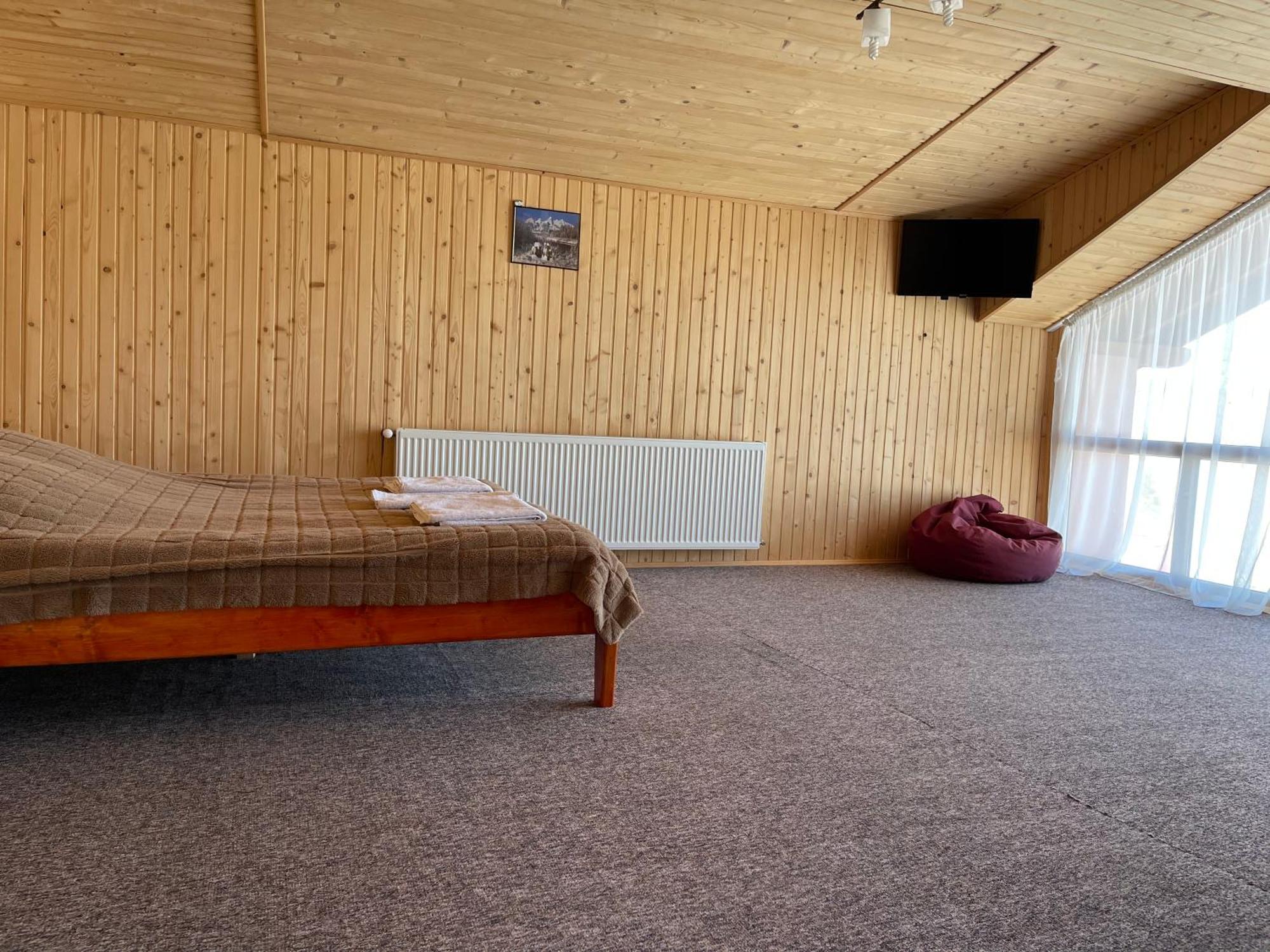 ラーゼシュチュナ Дзвін Карпатヴィラ 部屋 写真